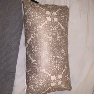 Accent pillow